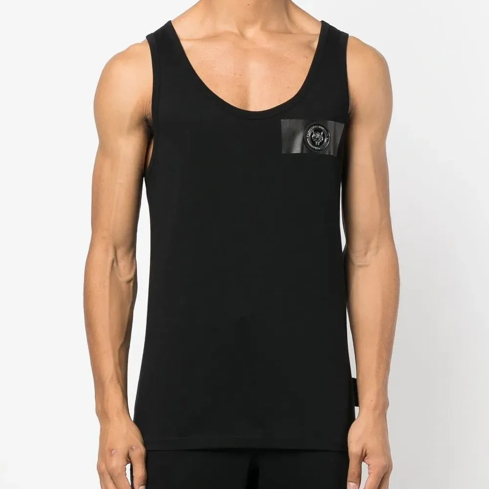 Топ с нашивкой-логотипом