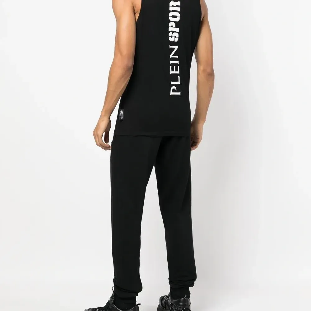 Топ с нашивкой-логотипом