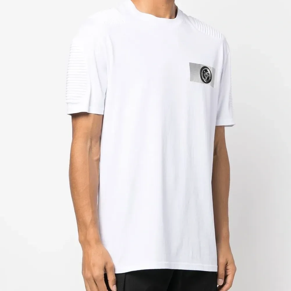 Футболка с нашивкой-логотипом