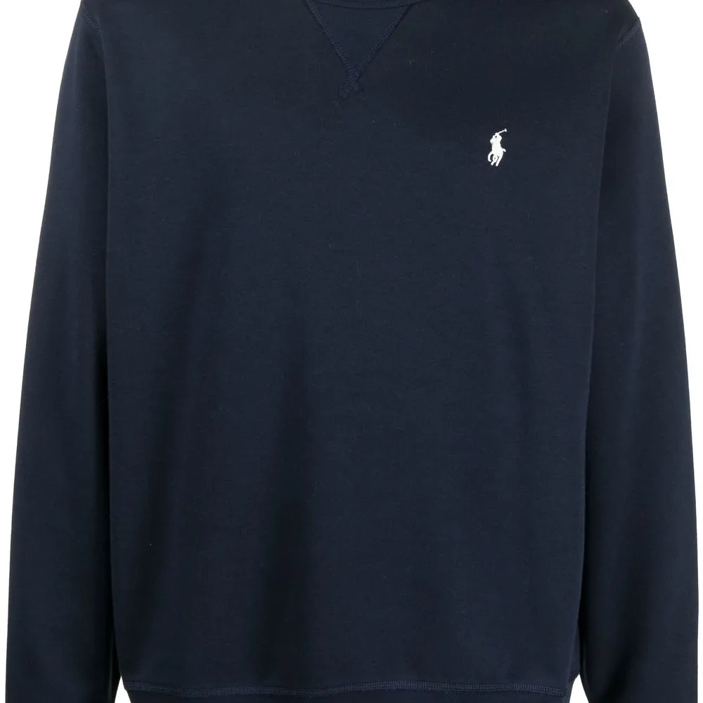 Джемпер с вышитым логотипом