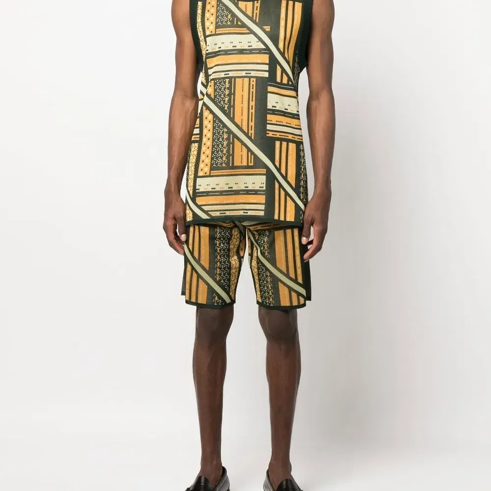 Топ с графичным принтом