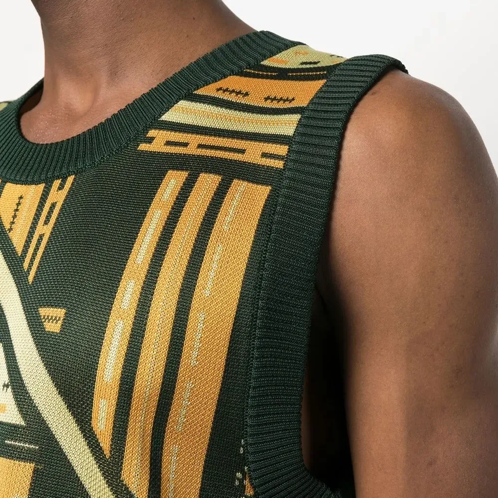 Топ с графичным принтом