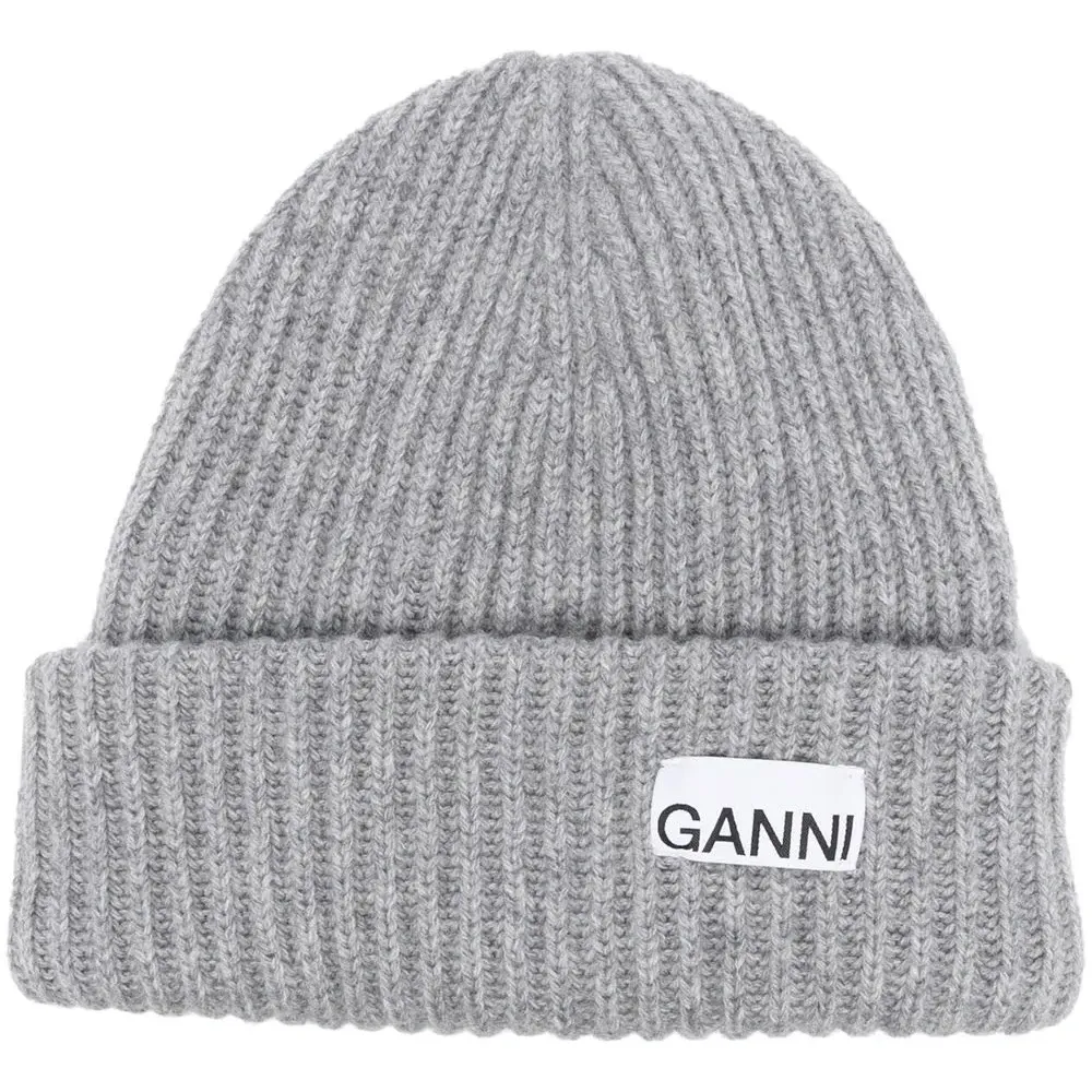 Шапка бини в рубчик с нашивкой-логотипом