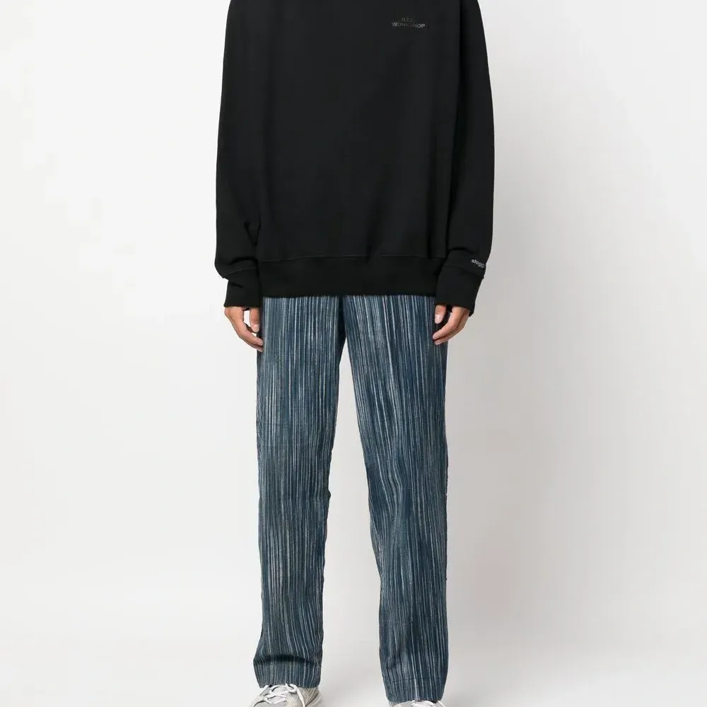 Толстовка с логотипом и высоким воротником