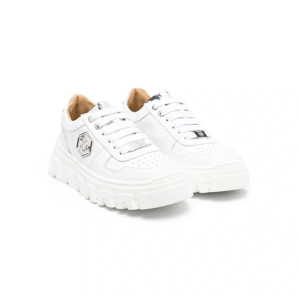 Кроссовки с нашивкой-логотипом