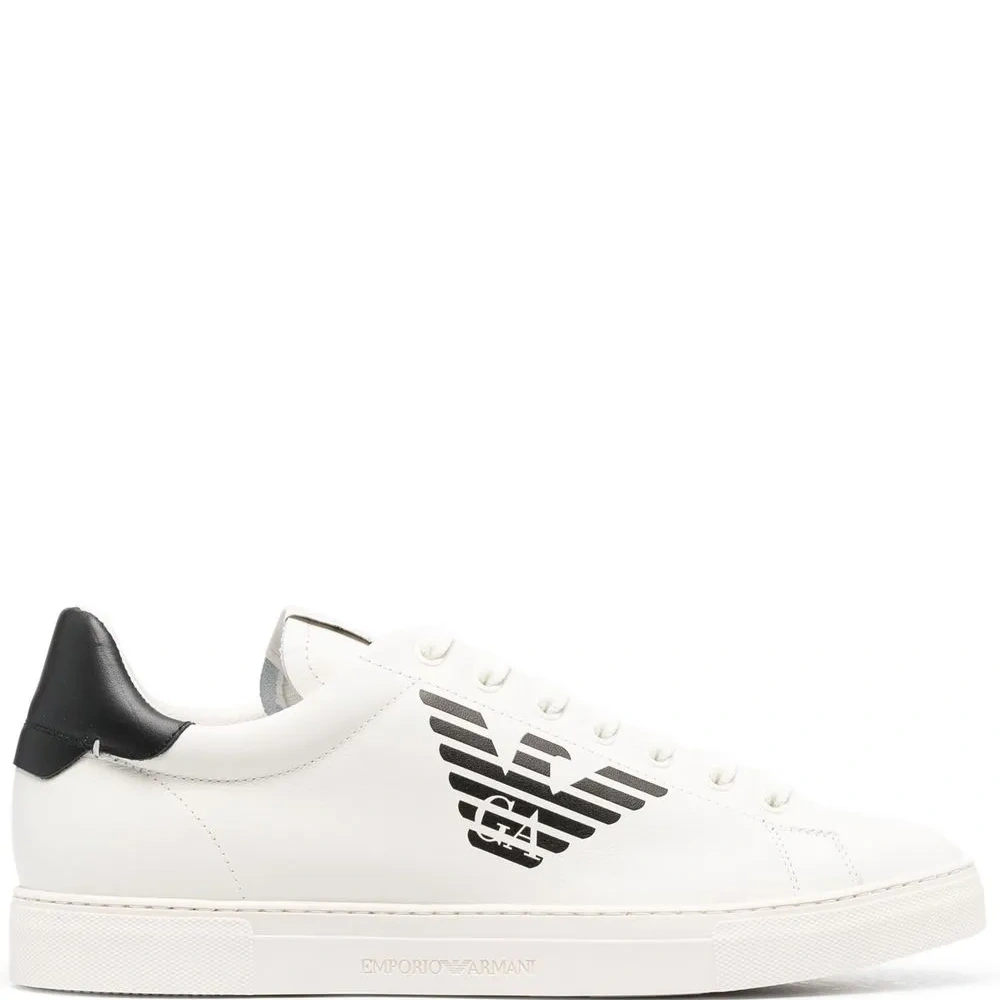 Кроссовки с логотипом