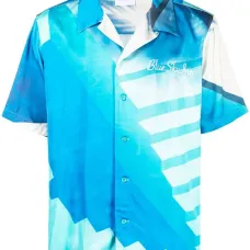 Рубашка с короткими рукавами и абстрактным принтом