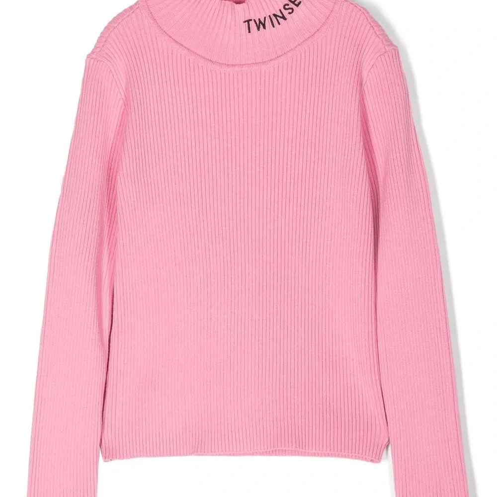 Джемпер с вышитым логотипом