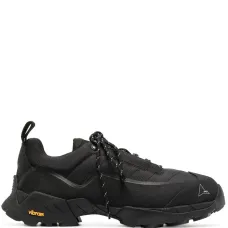 Кроссовки на массивной подошве