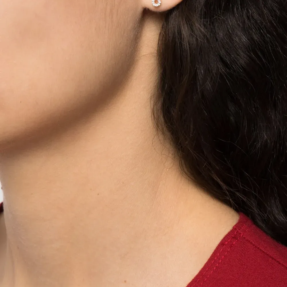 серьга-гвоздик Initial