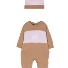 Комплект из шапки бини и пижамы с логотипом