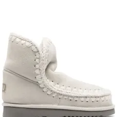 Ботинки на массивной подошве