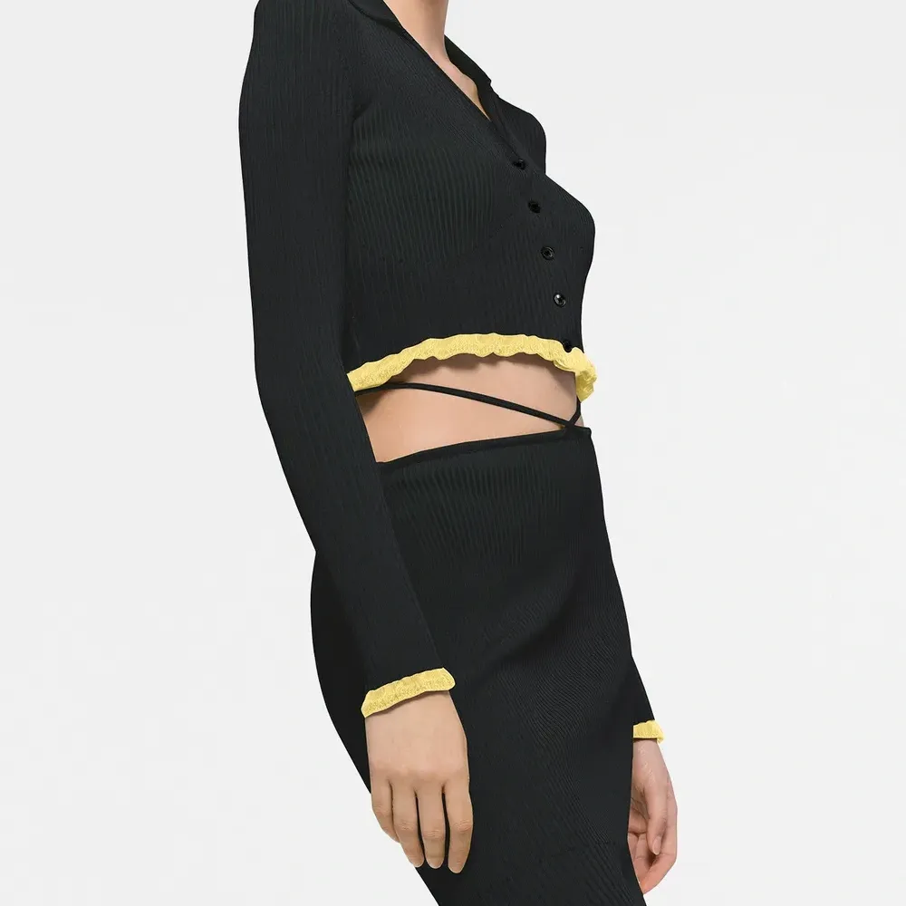 Укороченный кардиган в рубчик из коллаборации с Ester Manas