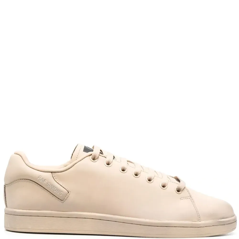 Кроссовки на шнуровке