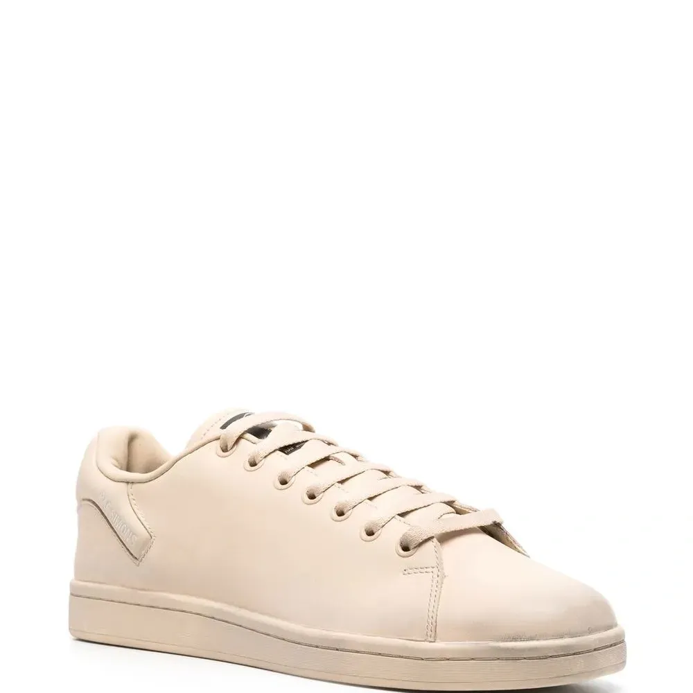 Кроссовки на шнуровке