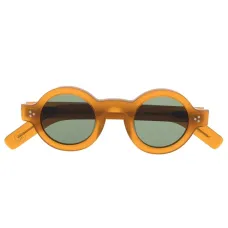 Солнцезащитные очки в круглой оправе