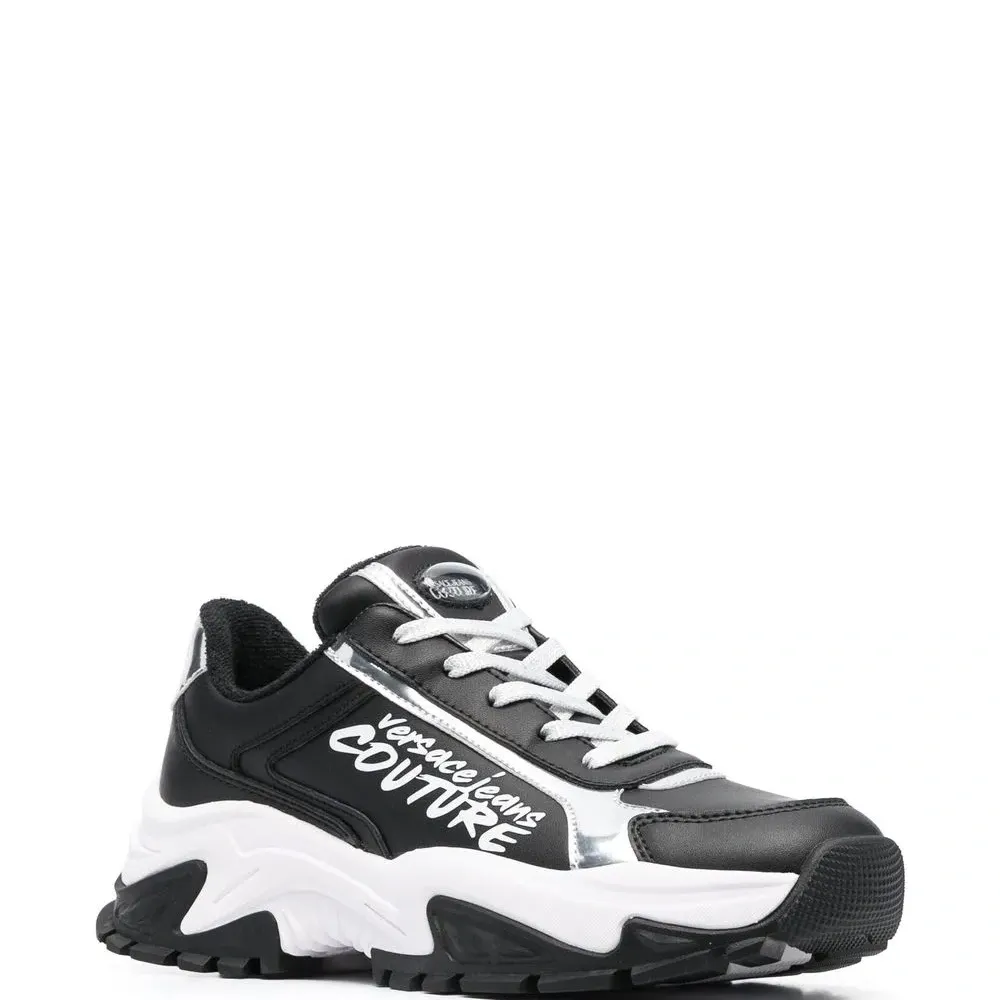 Кроссовки с логотипом