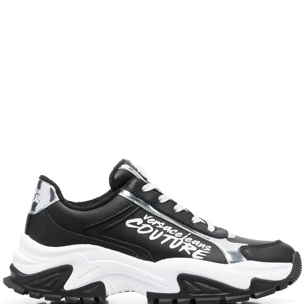 Кроссовки с логотипом