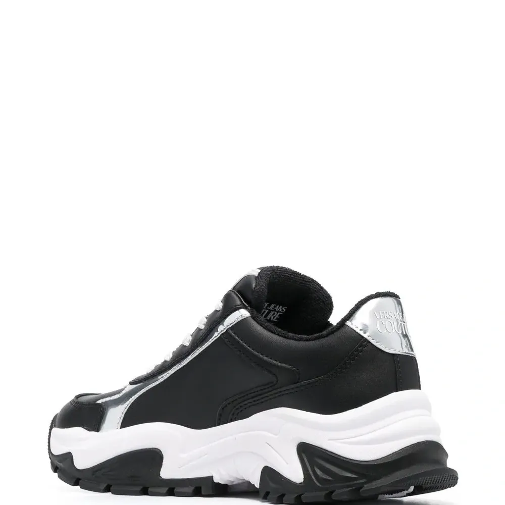 Кроссовки с логотипом