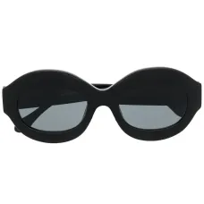 Солнцезащитные очки в круглой оправе