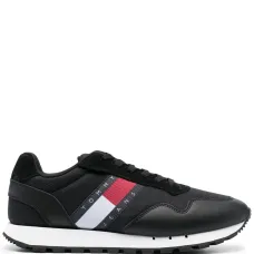 Кроссовки на шнуровке