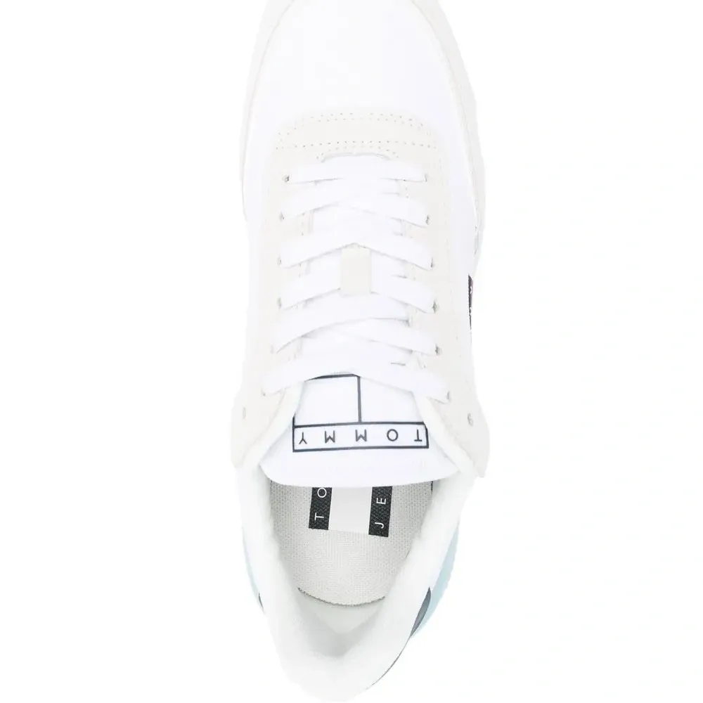 Кроссовки с логотипом