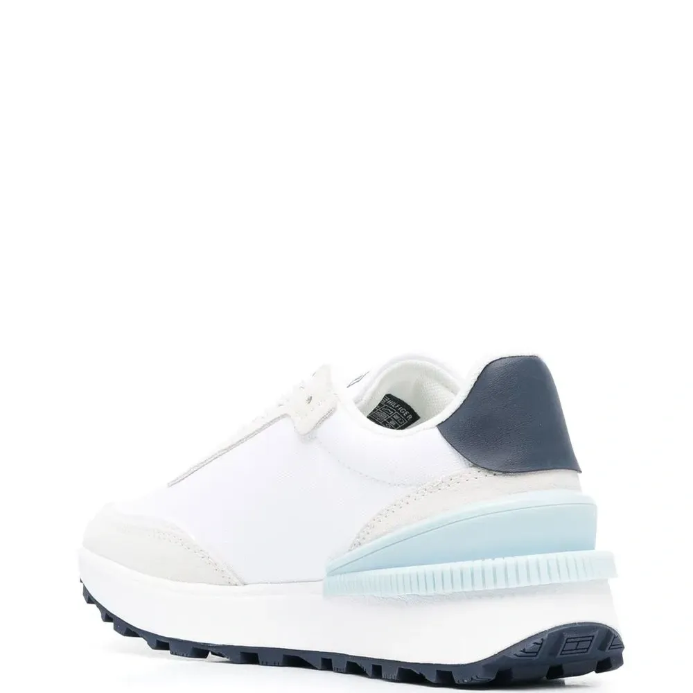 Кроссовки с логотипом