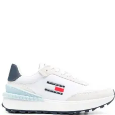 Кроссовки с логотипом