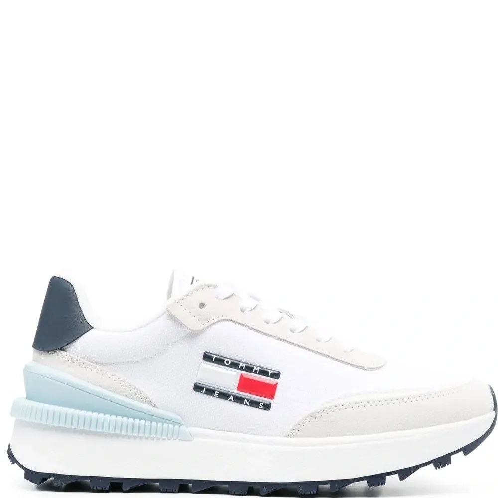 Кроссовки с логотипом