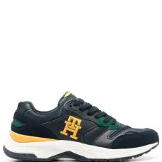 Кроссовки с вышитым логотипом