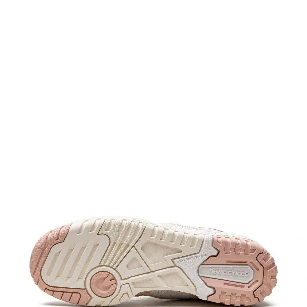 Кроссовки с тисненым логотипом