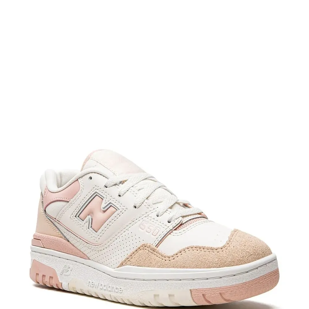 Кроссовки с тисненым логотипом