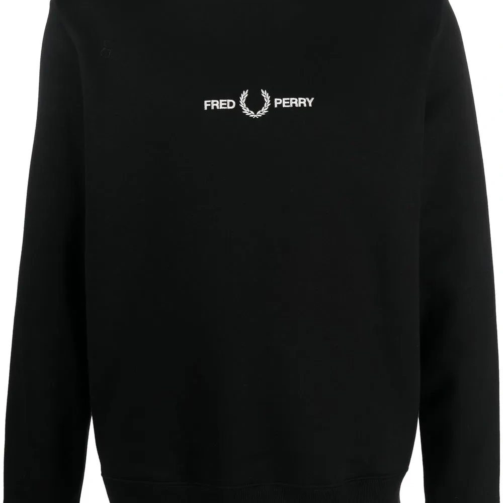 Толстовка с вышитым логотипом