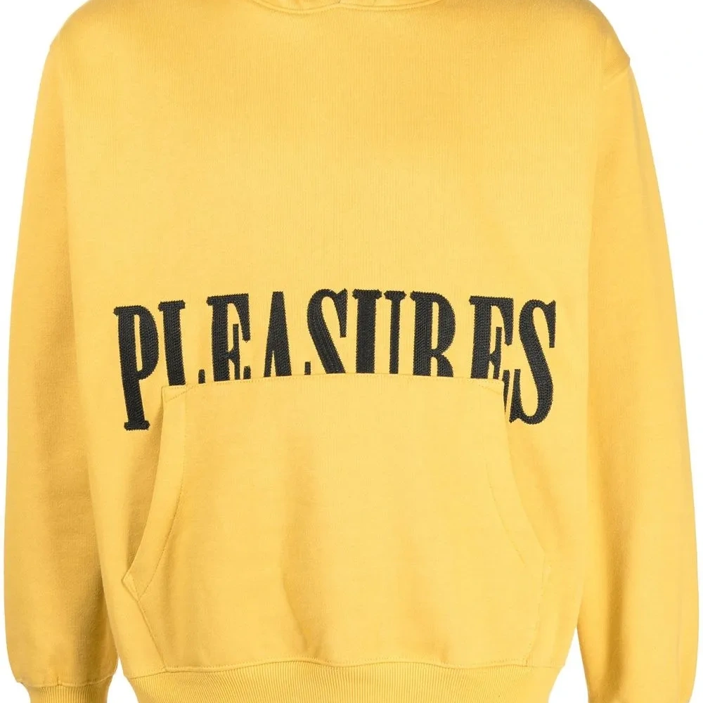 Худи с вышитым логотипом