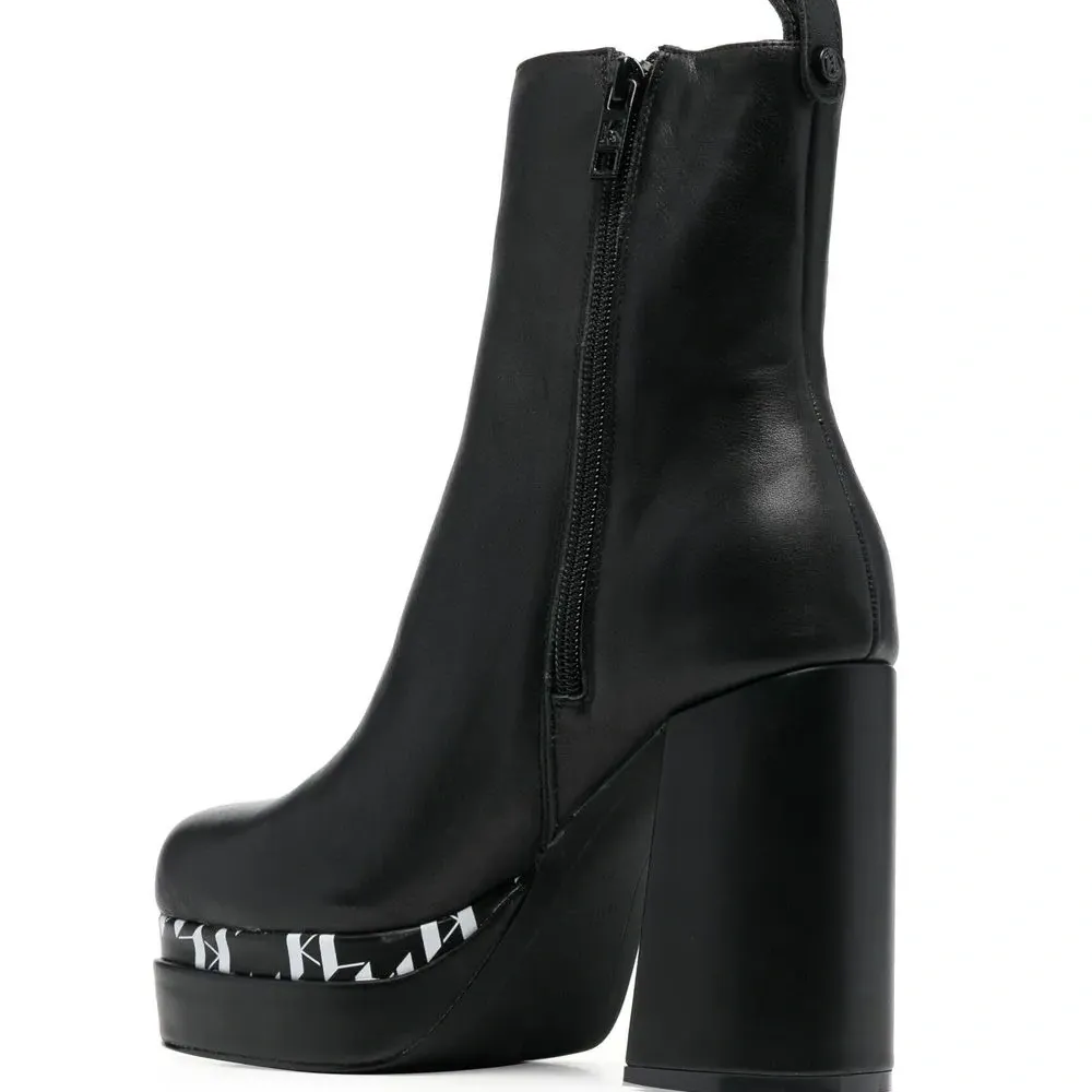 Ботинки с монограммой