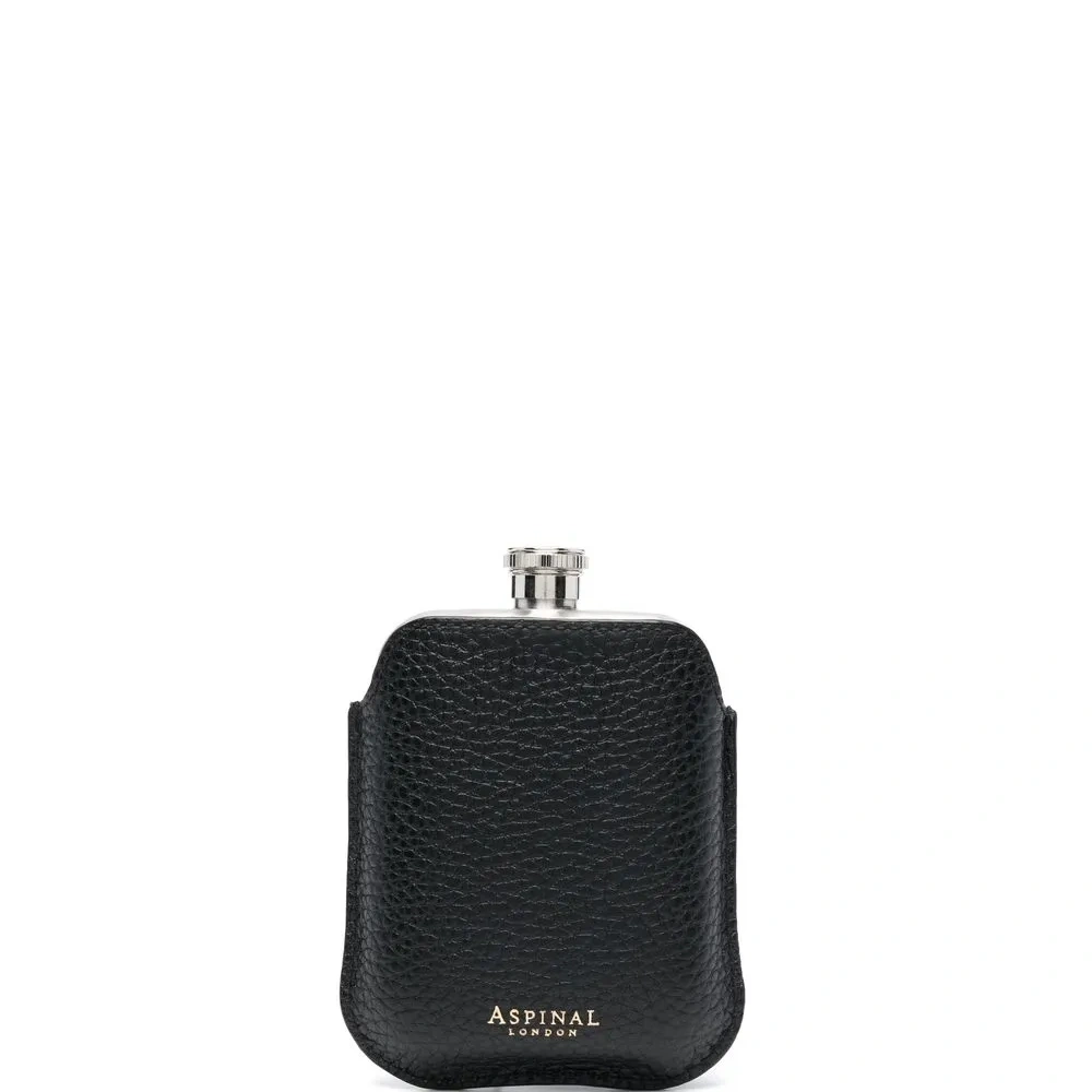 Фляга в кожаном чехле