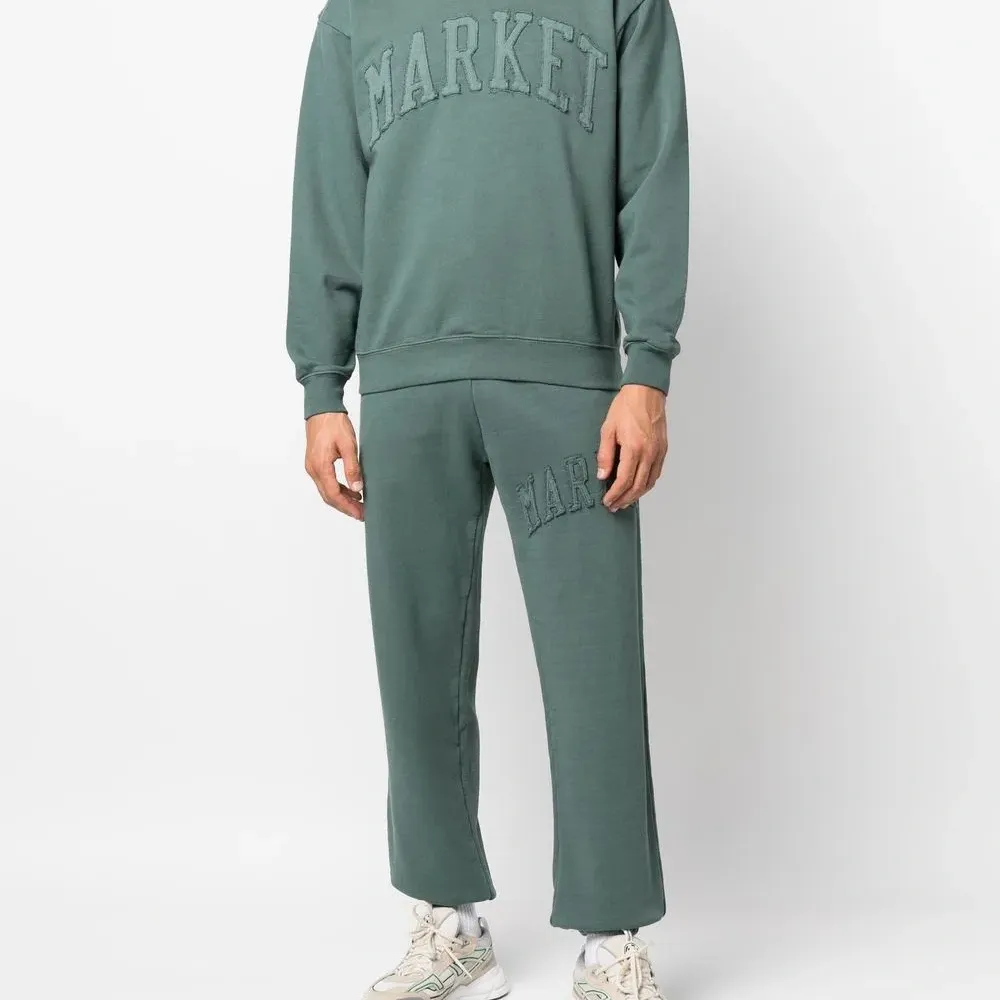 Толстовка с вышитым логотипом