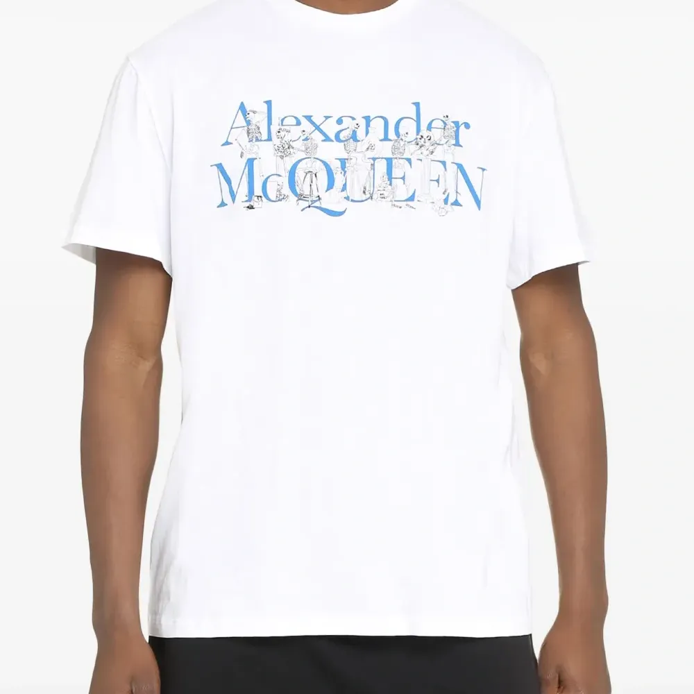 Футболка с логотипом