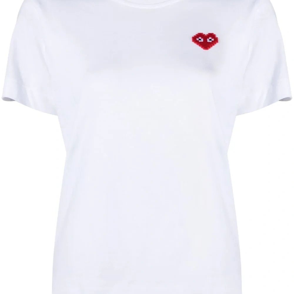 Футболка с вышитым логотипом