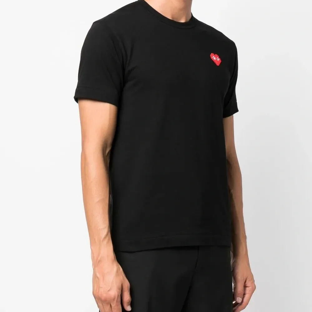 Футболка с нашивкой-логотипом