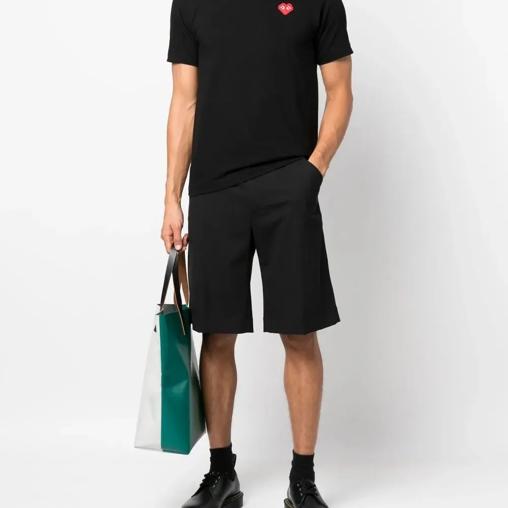 Футболка с нашивкой-логотипом