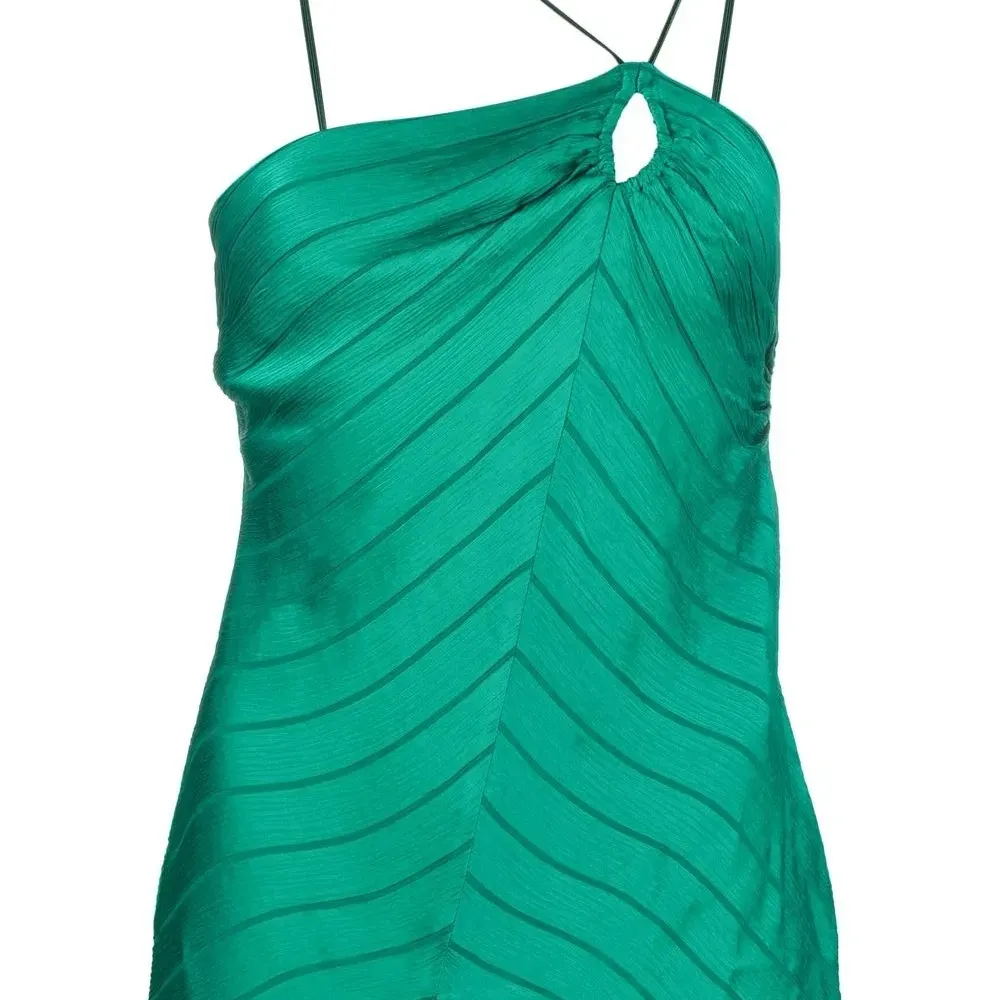 Блузка с вырезом халтер