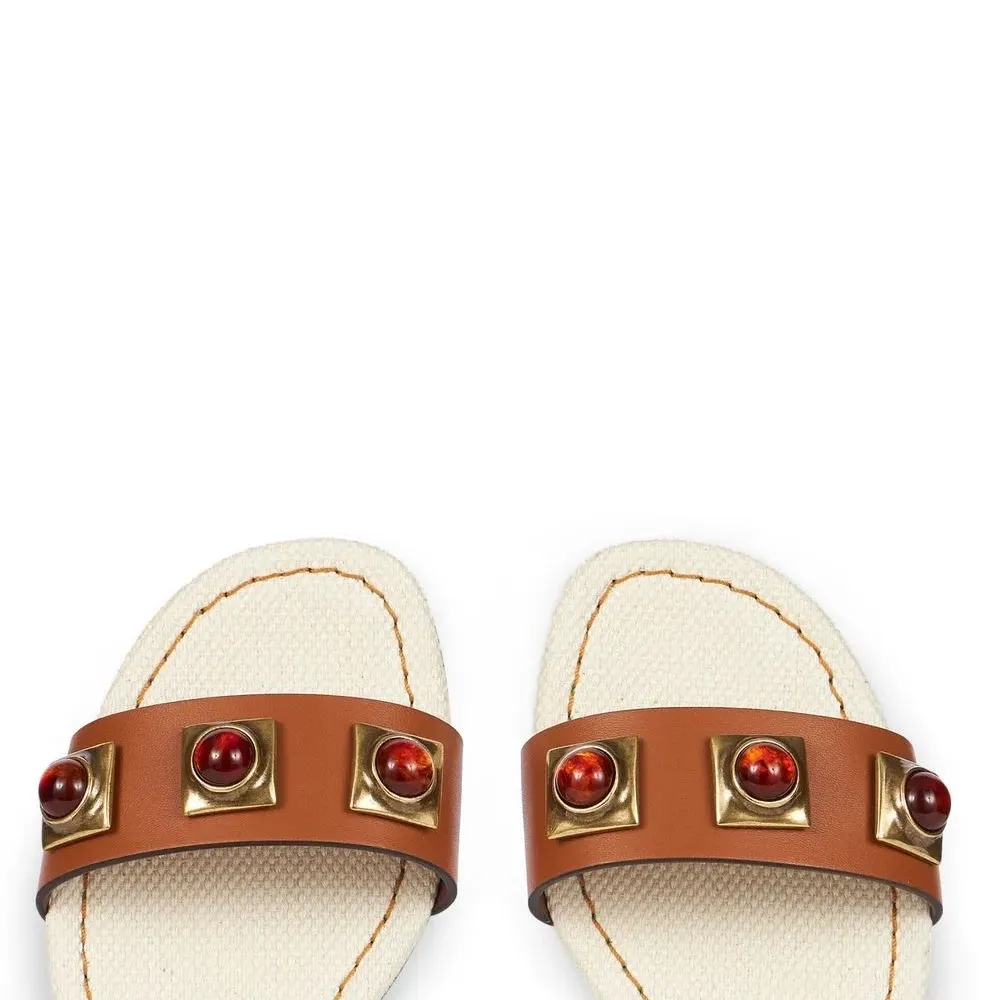 Шлепанцы с заклепками