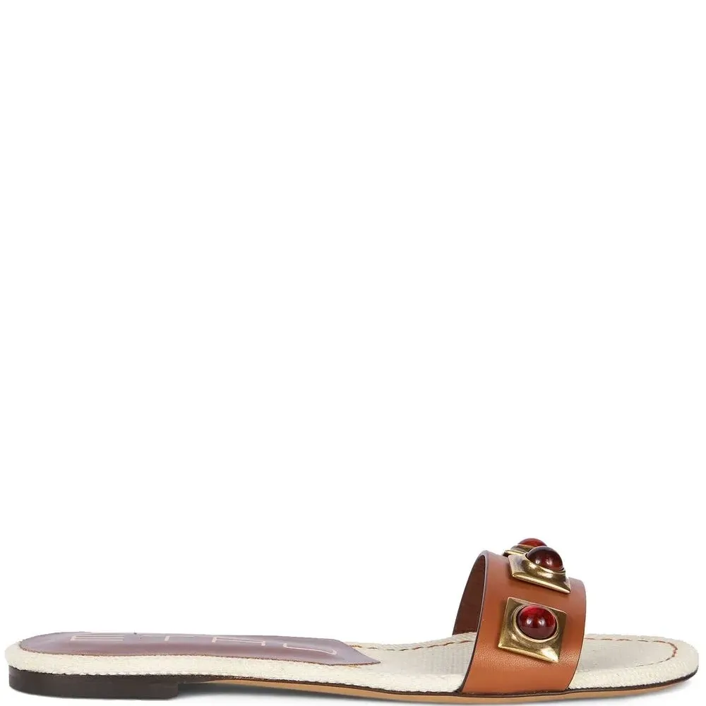 Шлепанцы с заклепками