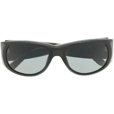 Солнцезащитные очки в овальной оправе