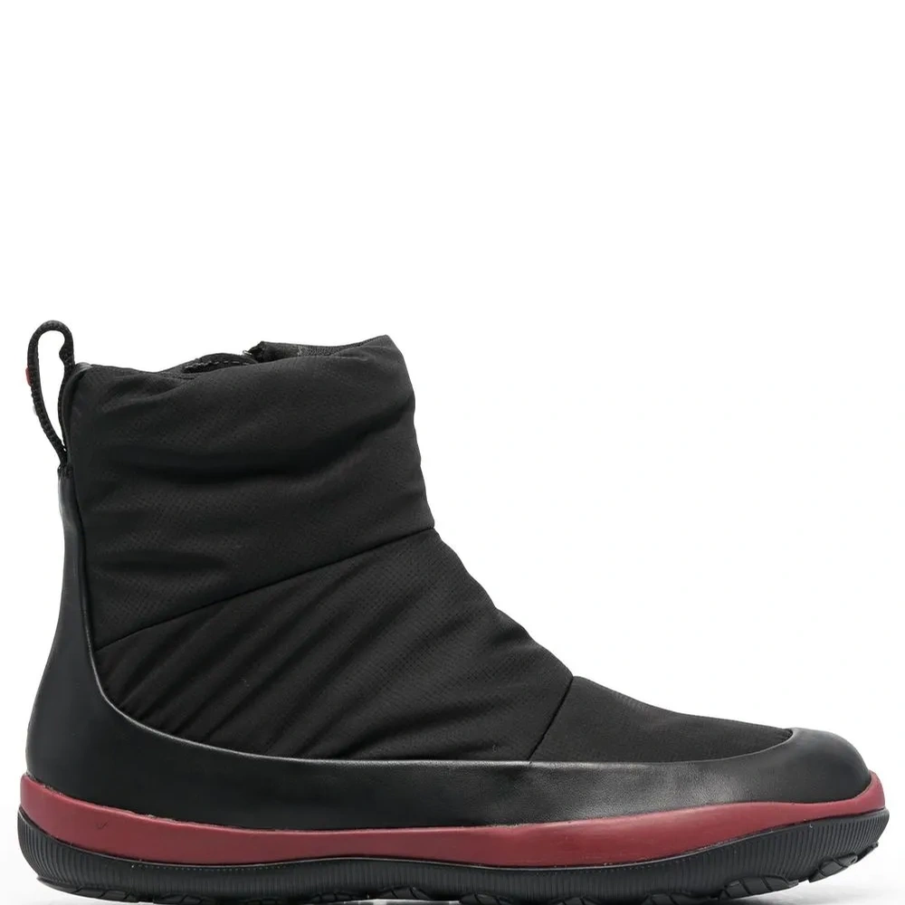 Стеганые ботинки на массивной подошве