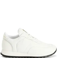 Кроссовки на шнуровке