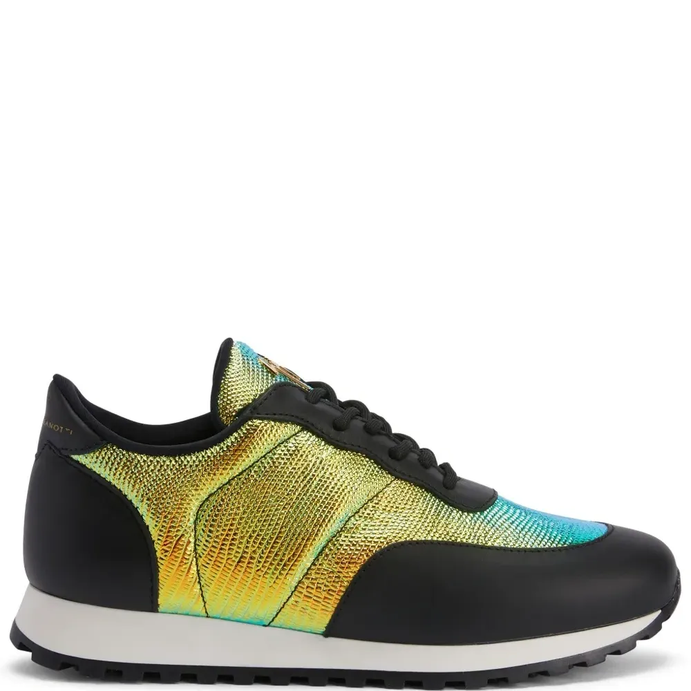 Кожаные кроссовки