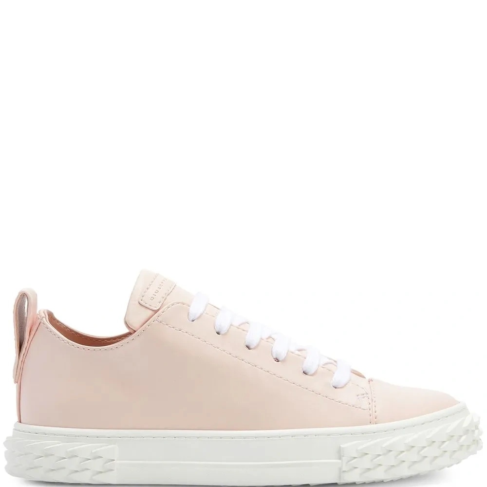 Кеды с нашивкой-логотипом