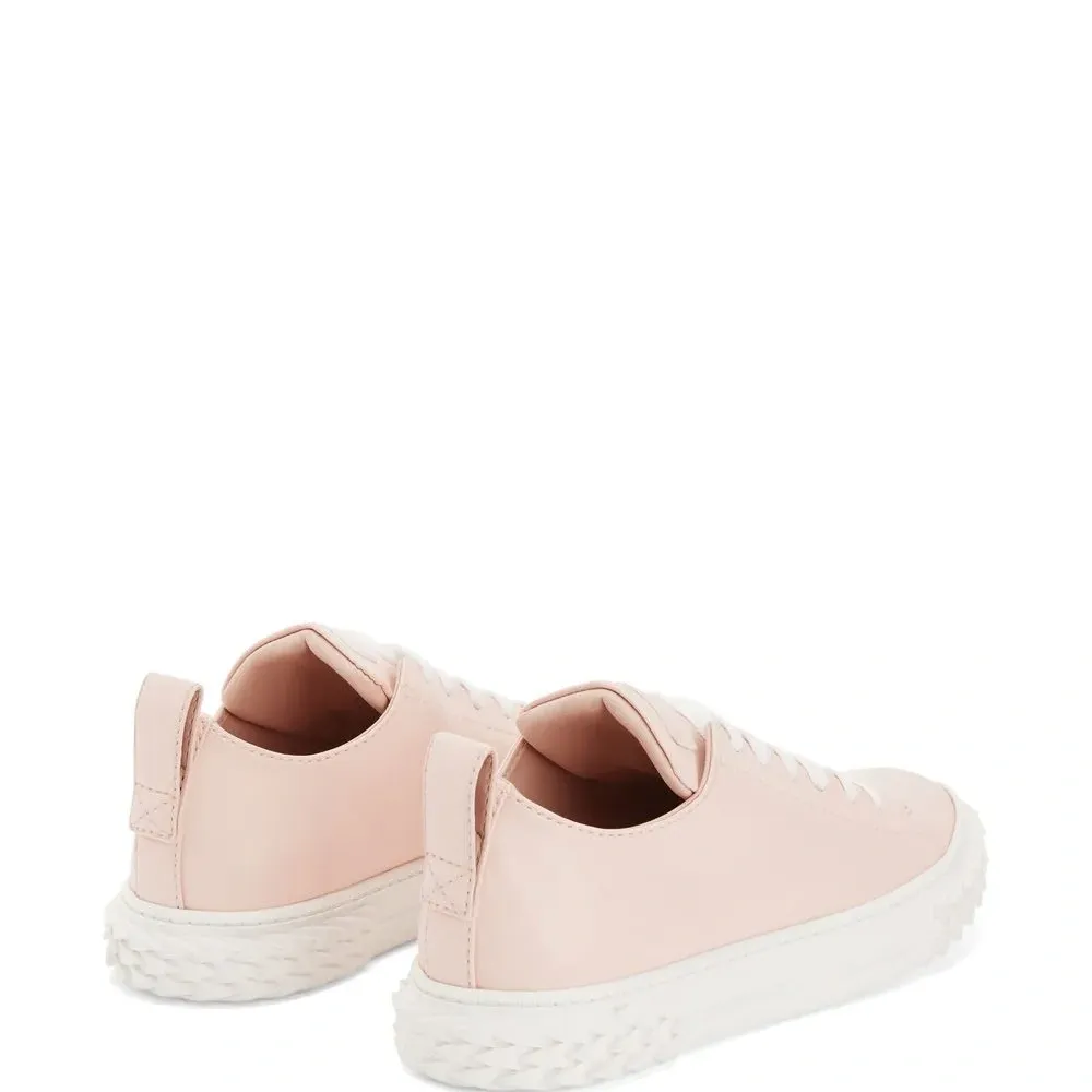 Кеды с нашивкой-логотипом